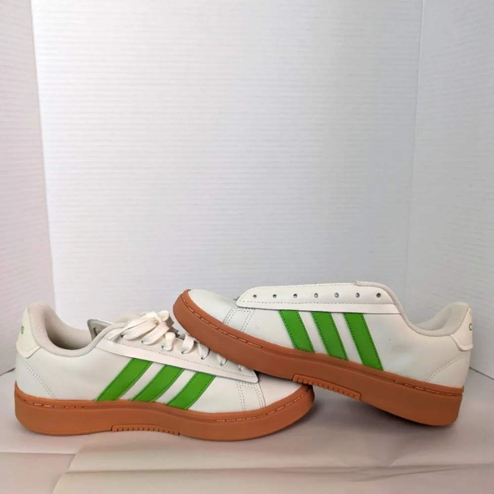 Adidas Original Grand Court. Off White And Semi Lucid Lime. Men's 9.5.